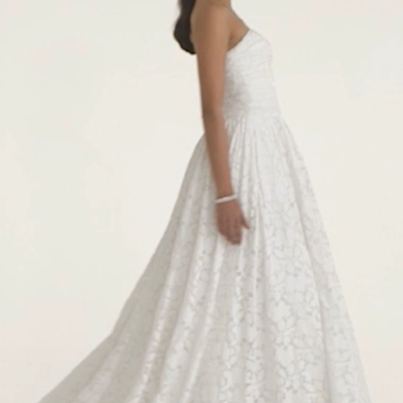 Galina Lace Wedding Gown with Pockets - Picture 4 of 14